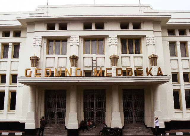 Gedung Merdeka Bandung, tempat dilaksanakannya Konperensi-Asia Afrika 1