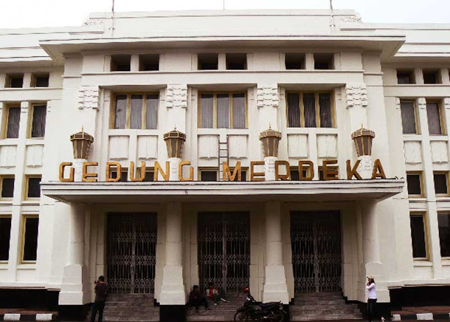 Gedung Merdeka Bandung, tempat dilaksanakannya Konperensi-Asia Afrika 1