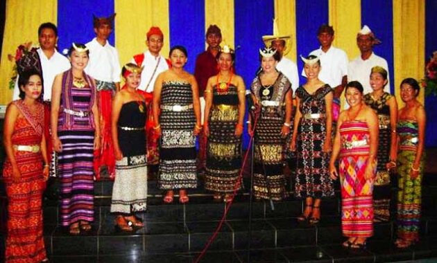 pakaian tradisional ntt