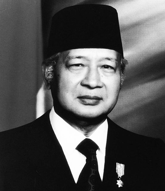 Presiden Soeharto hitam putih