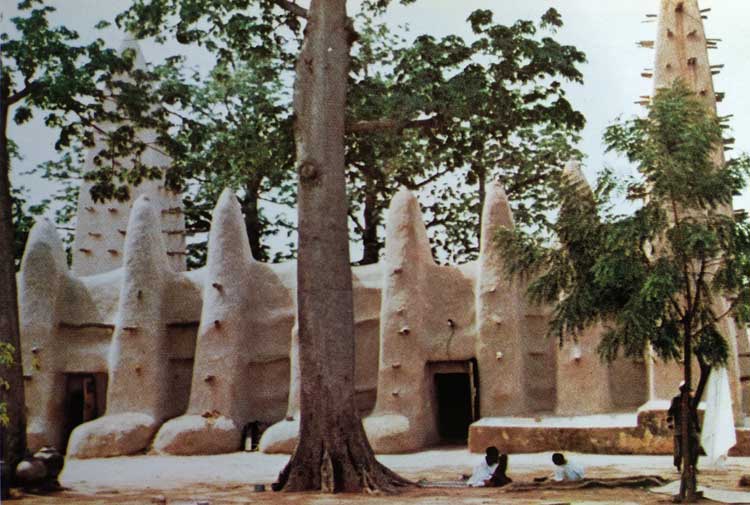 Masjid terbuat dari tanah