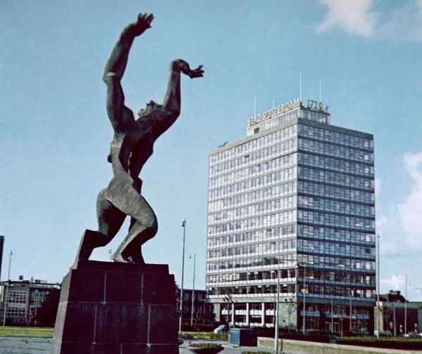 Patung Ossip Zadkine di Rotterdam mencatat sejarah Perang Dunia II