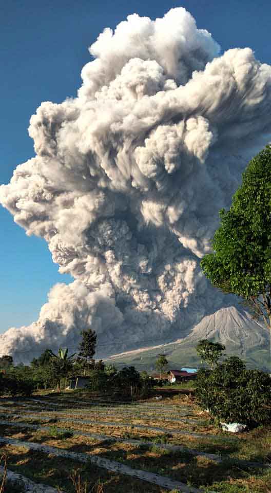 Letusan gunung sinabung 1